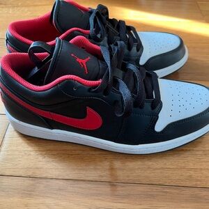 Jordan Low 1
Red white black